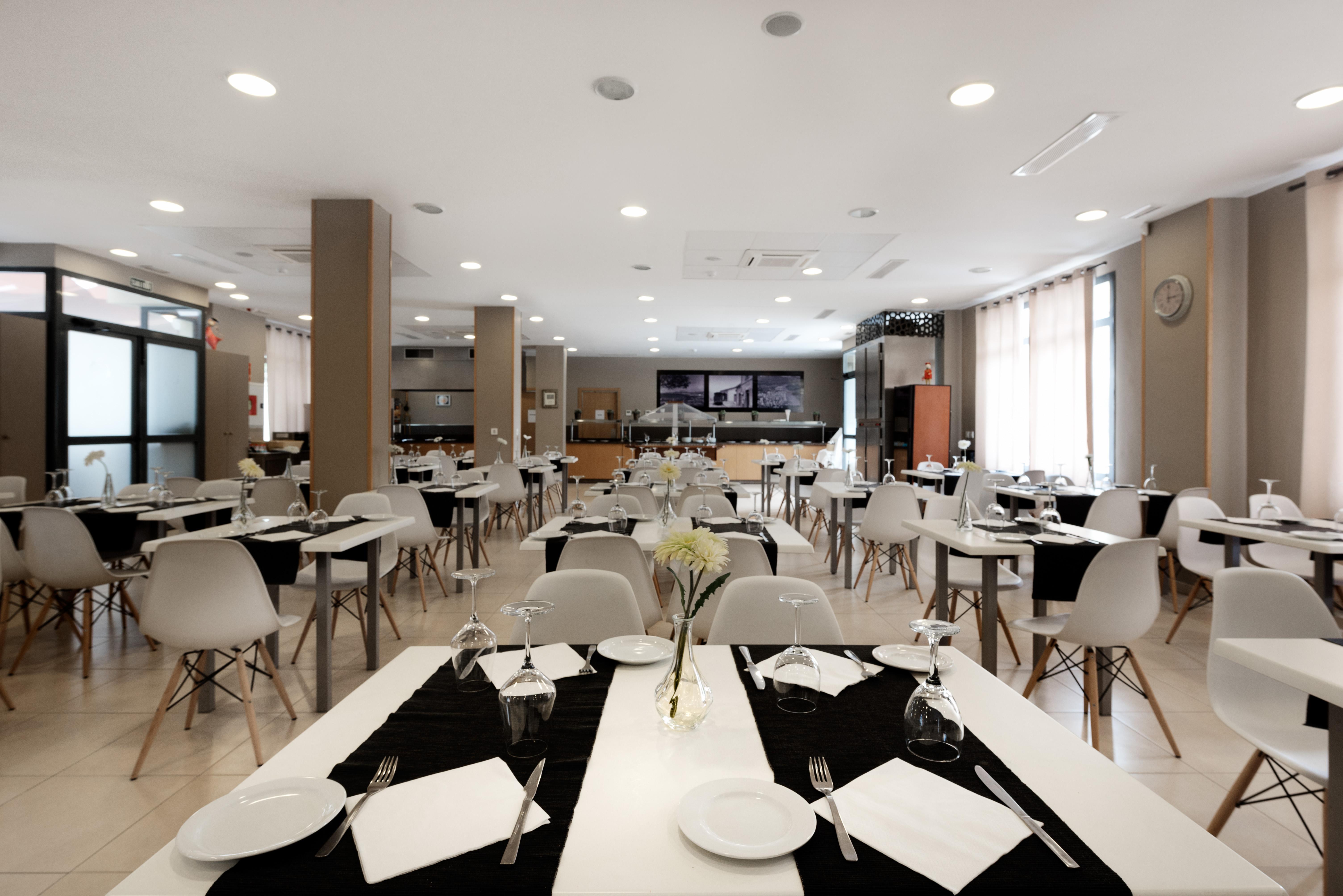 Hotel Mainare Playa Фуeнхирола Екстериор снимка