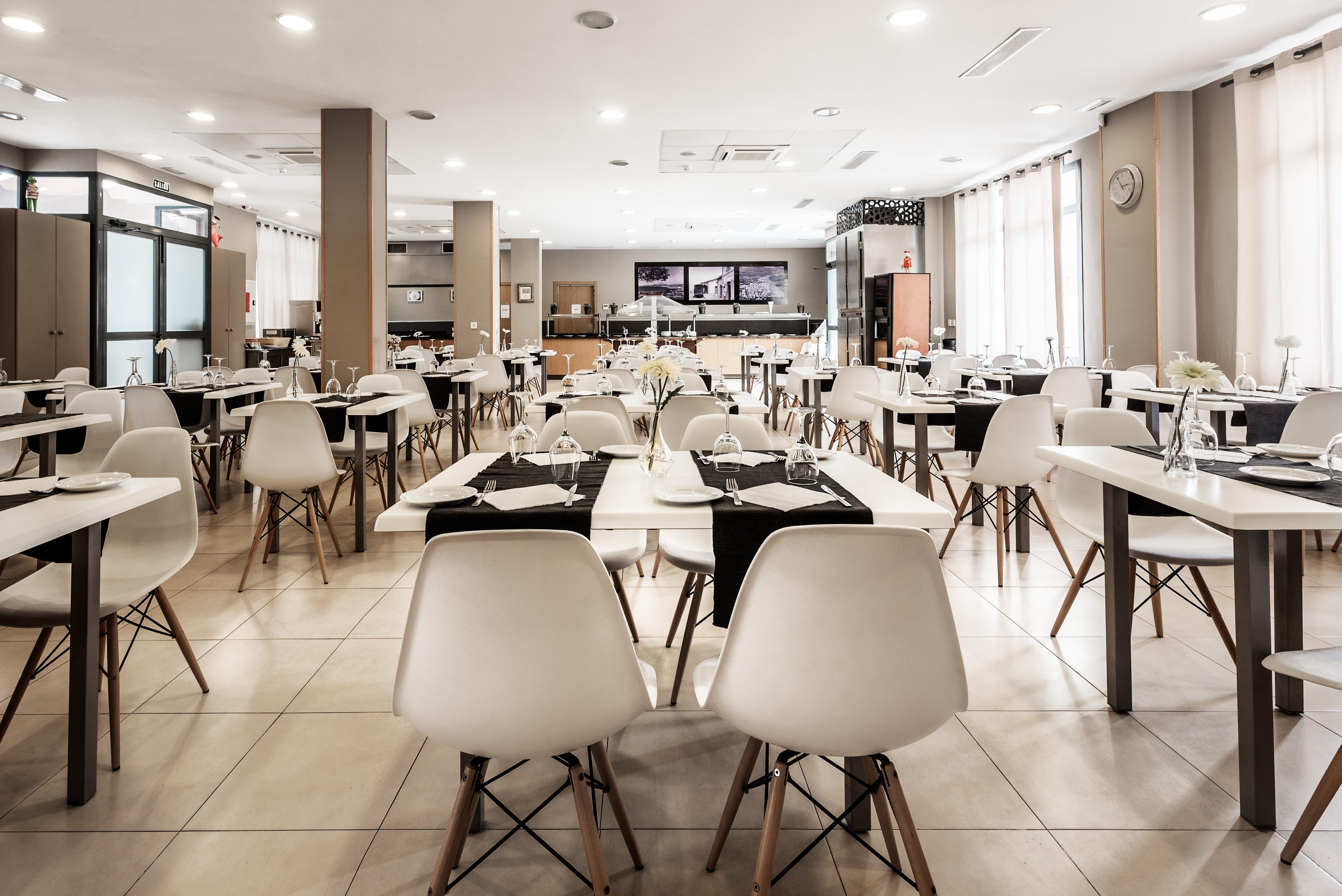 Hotel Mainare Playa Фуeнхирола Екстериор снимка