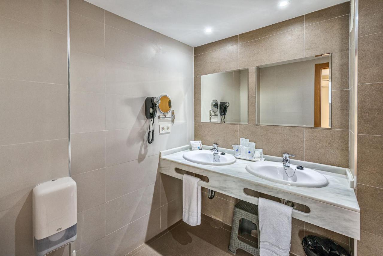 Hotel Mainare Playa Фуeнхирола Екстериор снимка
