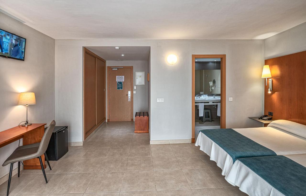 Hotel Mainare Playa Фуeнхирола Екстериор снимка