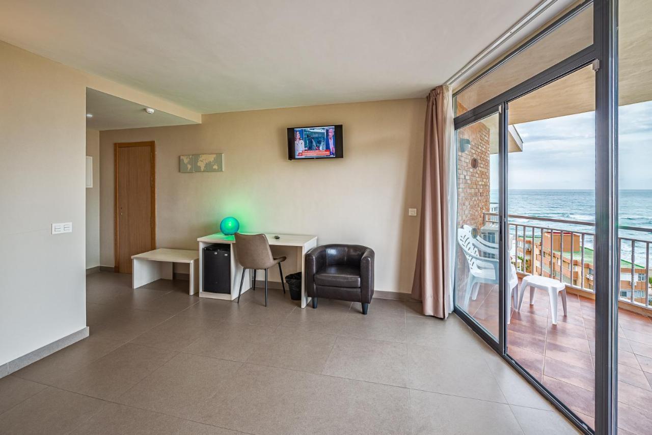 Hotel Mainare Playa Фуeнхирола Екстериор снимка