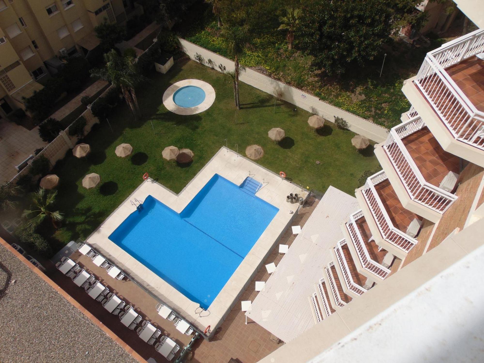 Hotel Mainare Playa Фуeнхирола Екстериор снимка