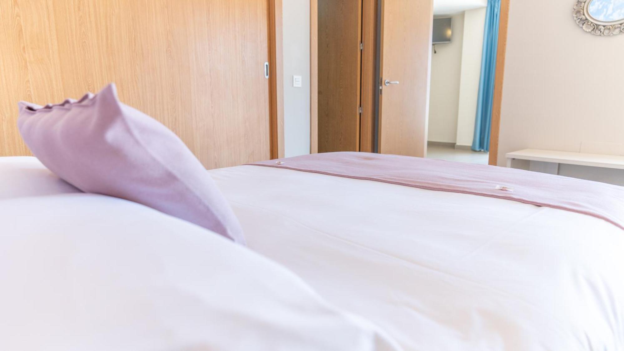 Hotel Mainare Playa Фуeнхирола Екстериор снимка