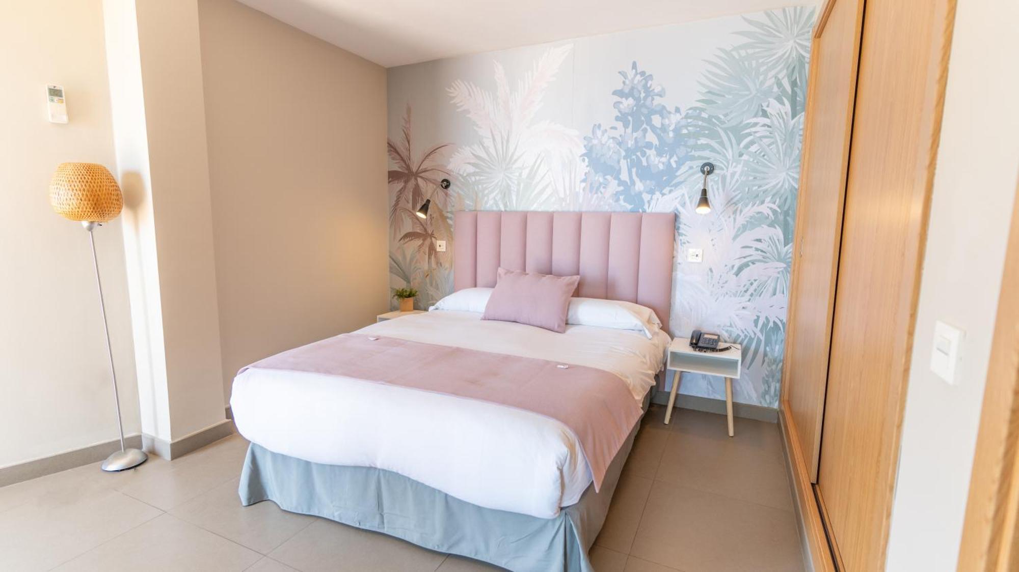 Hotel Mainare Playa Фуeнхирола Екстериор снимка