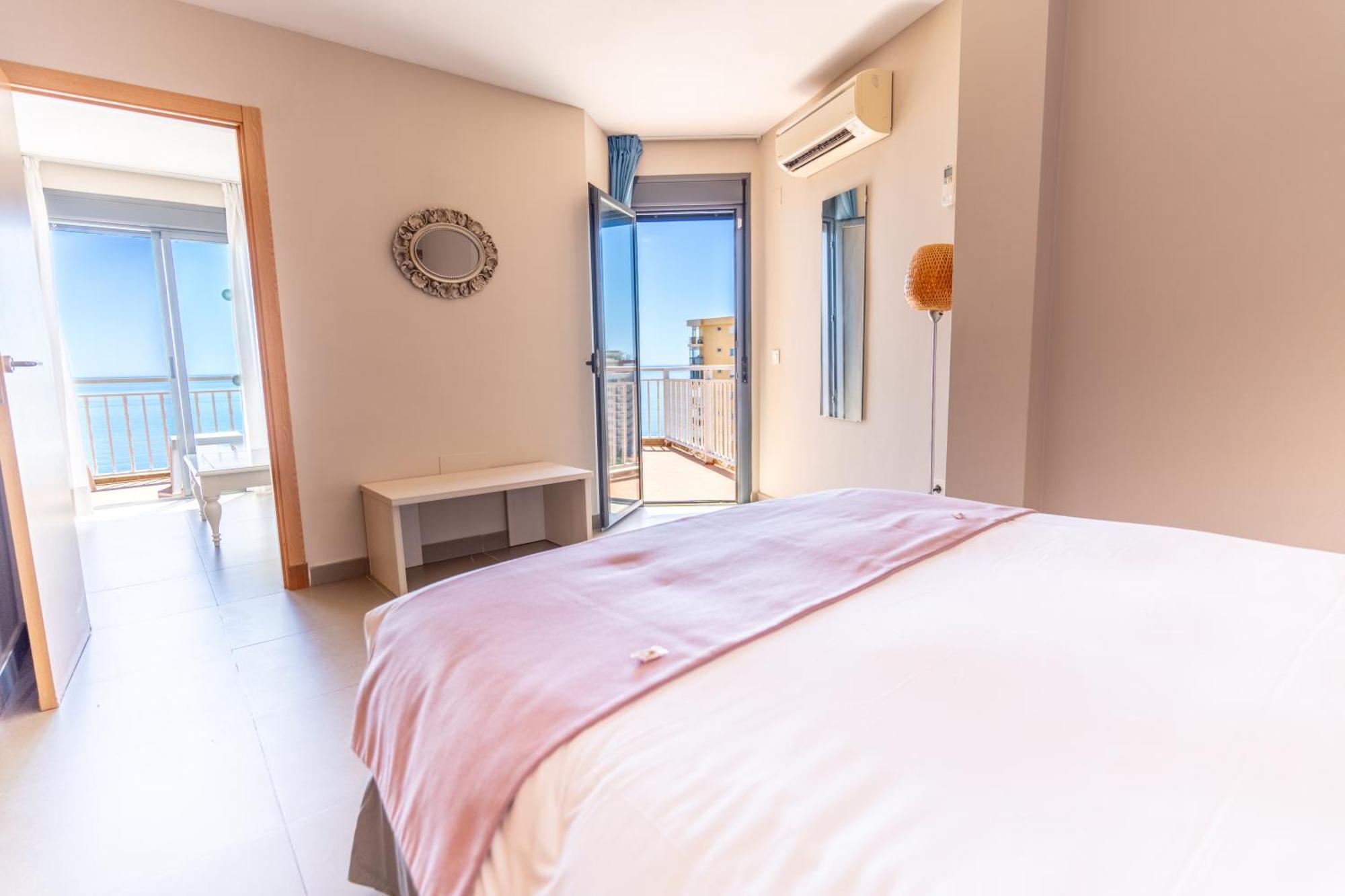 Hotel Mainare Playa Фуeнхирола Екстериор снимка