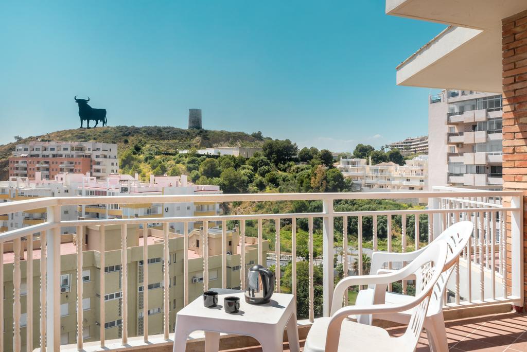 Hotel Mainare Playa Фуeнхирола Екстериор снимка