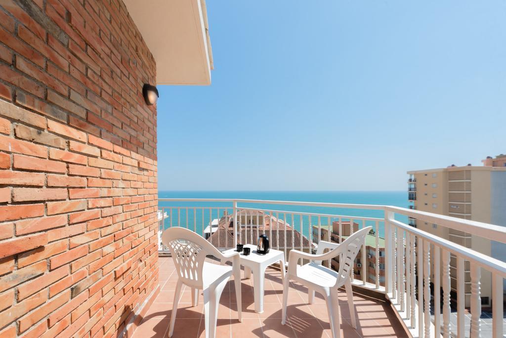 Hotel Mainare Playa Фуeнхирола Екстериор снимка