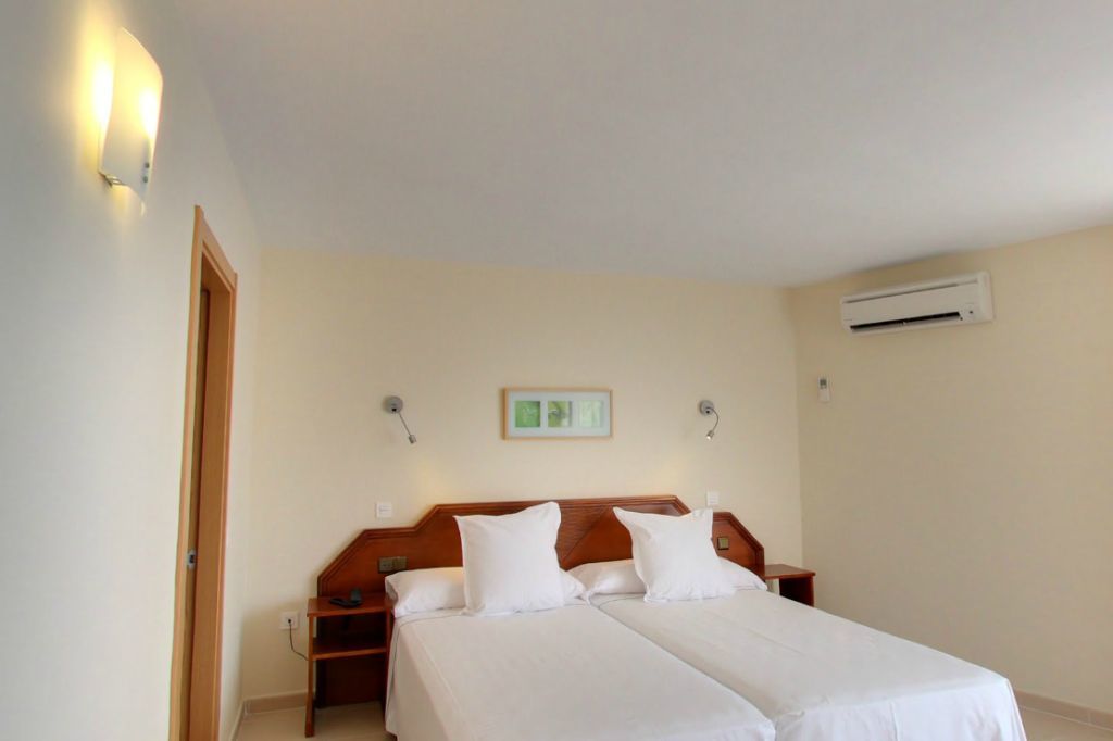 Hotel Mainare Playa Фуeнхирола Екстериор снимка