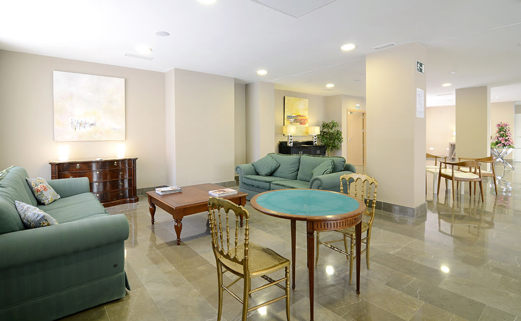 Hotel Mainare Playa Фуeнхирола Екстериор снимка